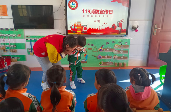 消防活動日 我們在行動——江蘇海安高新區海南幼兒園消防日安全主題活動